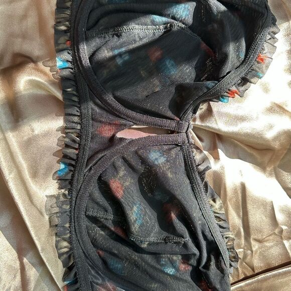 Torrid‎ Curves mesh bra - Picture 7 of 9